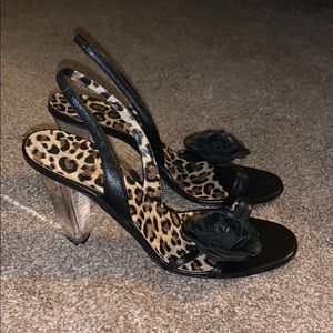 DOLCE & GABANNA SEXY BLACK FLOWER & LUCITE HEELS 8